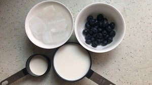 低碳无糖蓝莓奶昔的做法
