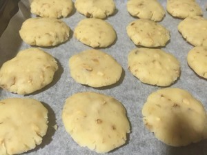 河南特色-酥到掉渣的【核桃酥】