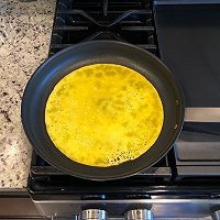 如何制作美味的鸡蛋卷？