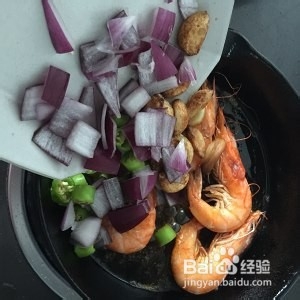 意面金蒜黑椒虾的制作方法