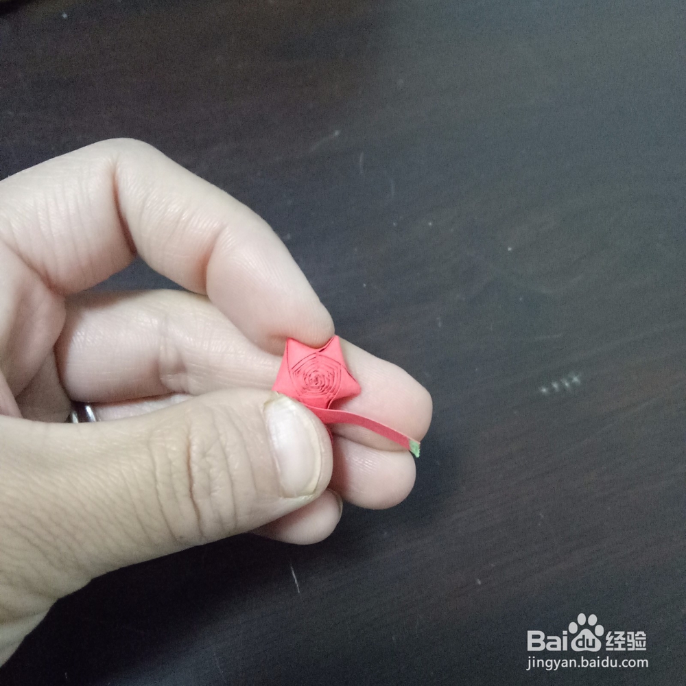 怎样用衍纸条折幸运星的方法