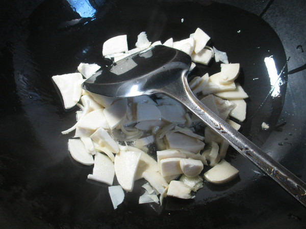 榨菜冬笋炒毛豆