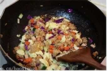 毫无难度的剩米饭做法【酱油炒饭】