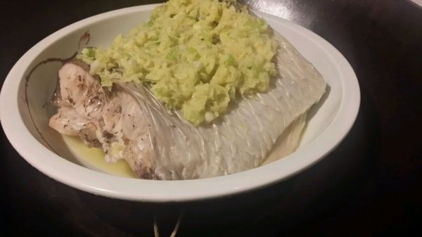 姜葱茸清蒸鱼腩