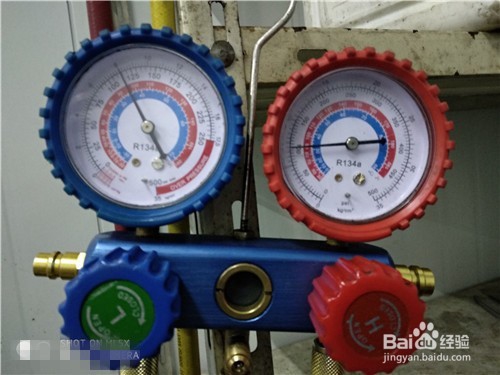 怎么用空调压力表来检修汽车空调？