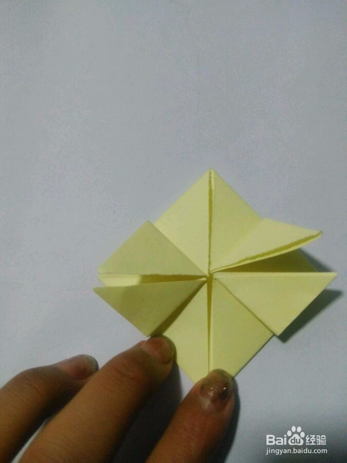 如何用纸折一个爱心