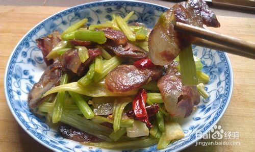 家常菜系列菜谱9：大蒜炒腊肉