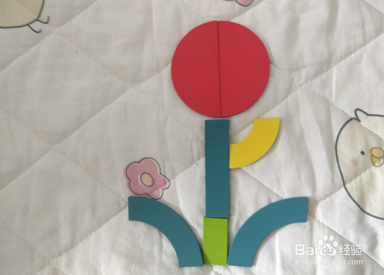 用幼儿积木怎么拼一棵花?