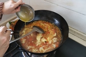 黄花菜西红柿鸡蛋汤做法