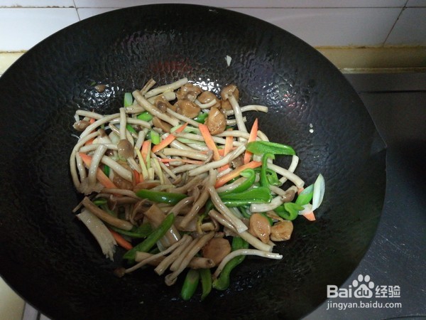 青椒鸡肉炒茶树菇的好吃做法