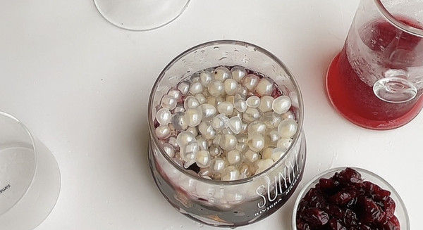 桑葚茶冻蔓越梅饮