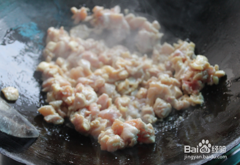 辣炒鸡丁(鸡肉炒不老秘方)