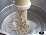 详解北方特有的传统消暑面食——【豆面饸饹】