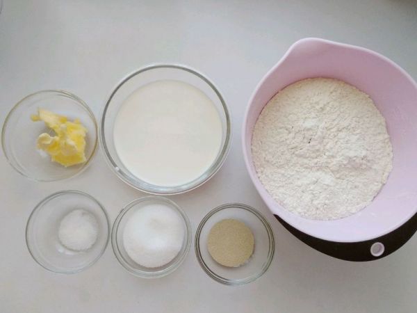 丑萌奶牛豆沙面包