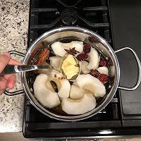 教你如何制作雪梨桂圆姜糖水