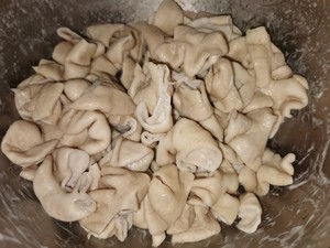 砂锅红烧卤味猪大肠的做法