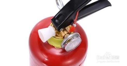 如何使用灭火器？