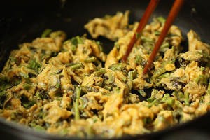 食补养生香椿炒蛋的做法