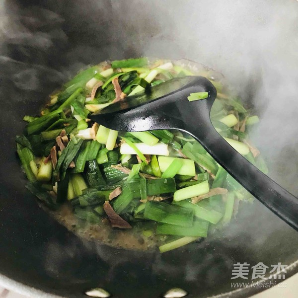 大蒜炒咸肉的做法