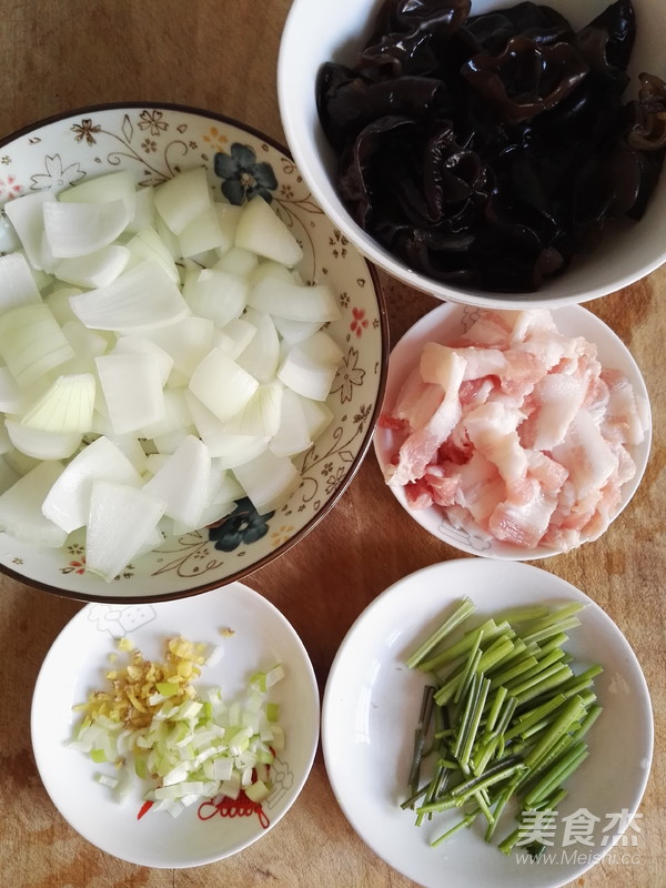黑木耳洋葱炒五花肉