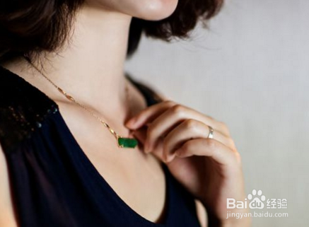 夏天锁骨链搭配技巧