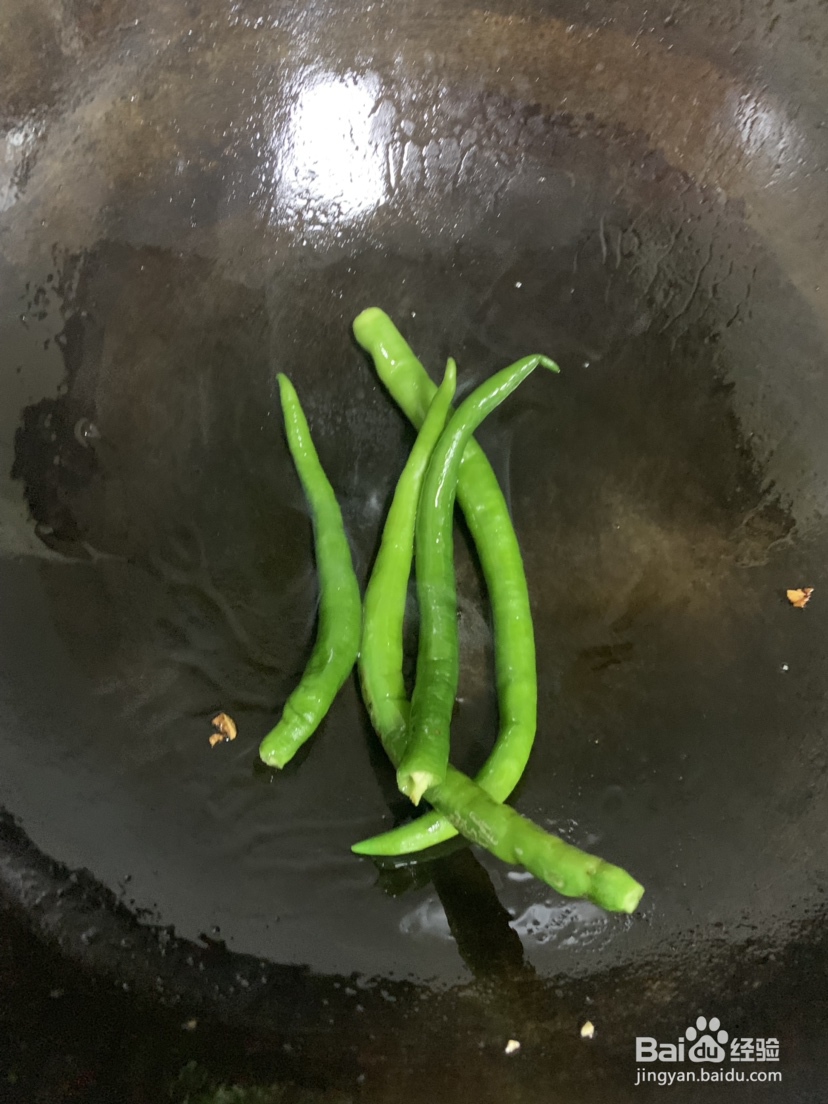 鲜嫩的凉拌青椒皮蛋