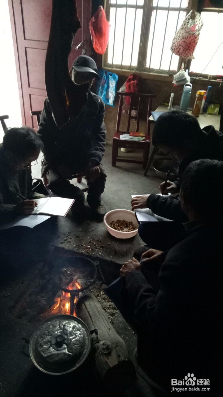 鸣凤村干部们工作认真经常走访贫困户记实
