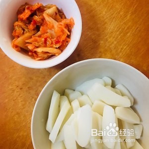 食补养生辣白菜炒年糕