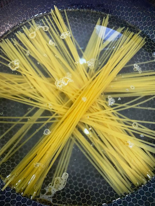 蒜香奶油虾仁意面