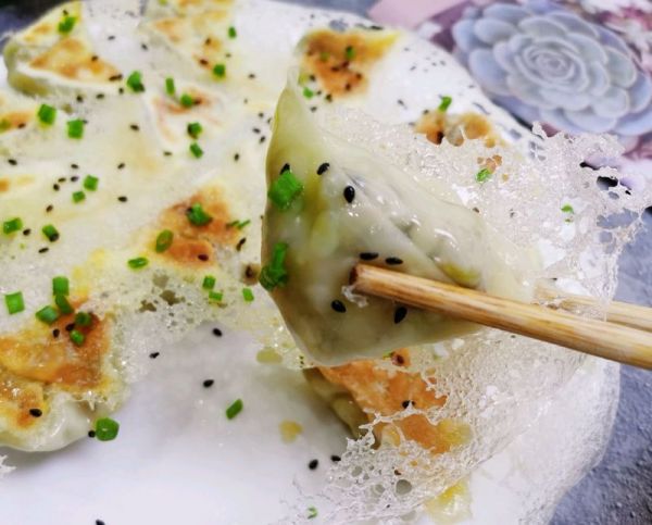 蕾丝冰花煎馄饨