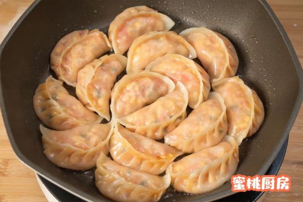 西红柿鸡蛋饺子