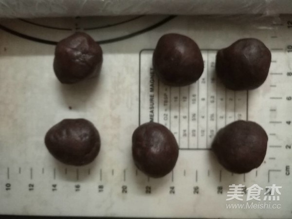 毛毛虫豆沙面包