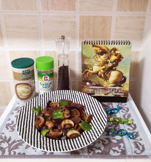 腊肠炒蘑菇青椒