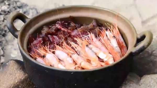 加拿大北极虾腊味煲仔饭