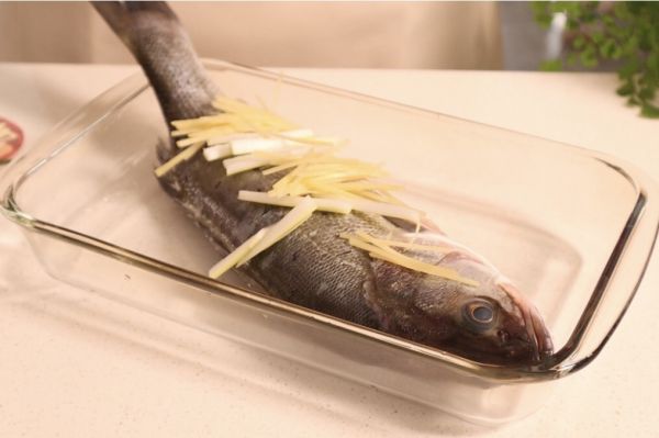 孔雀开屏清蒸鲈鱼