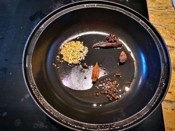 霉干菜香芋红烧肉