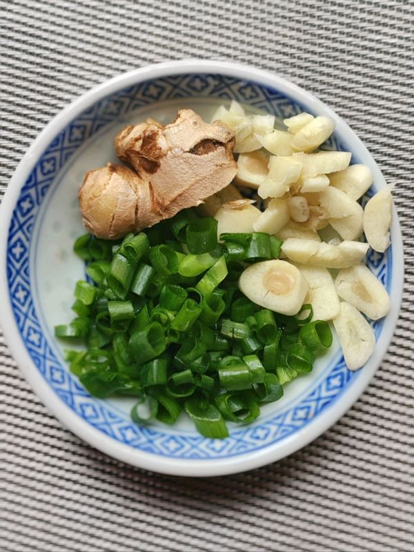 排骨银鱼蘑菇汤