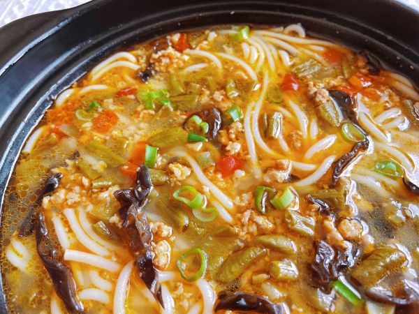 酸豆角肉末米粉