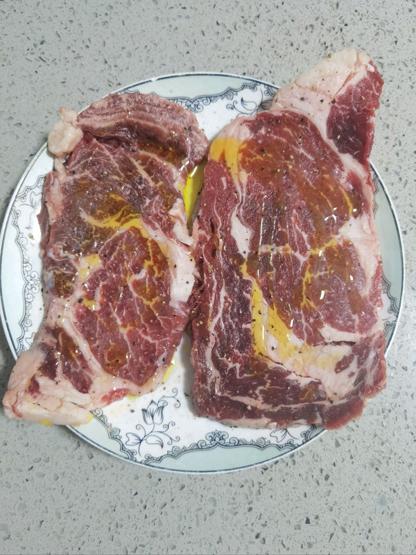 黑椒牛扒配大虾餐