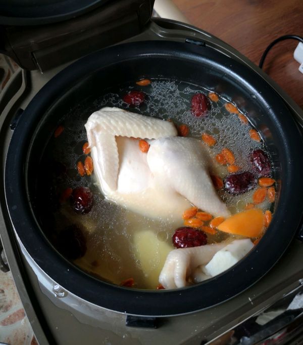 愛心参芪鸡汤煲