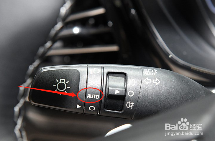 怎么调节起亚极睿汽车的灯光档位