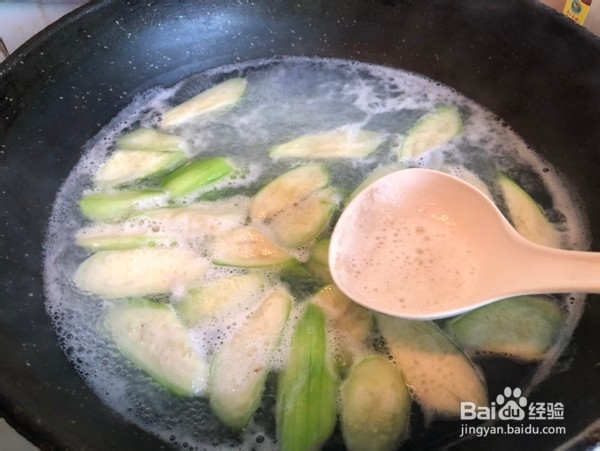 制作丝瓜蛤蜊汤的方法