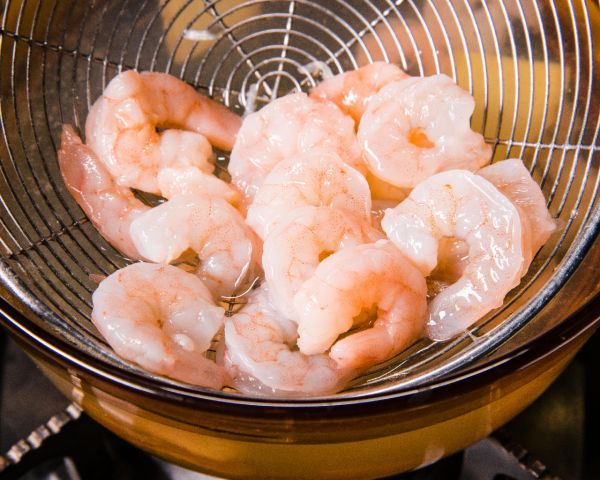 快手酸汤鲜虾面