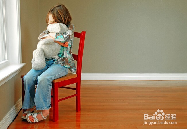 单亲家庭孩子在青春期比较沉默怎么办