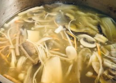 鲜到起飞的菌菇汤