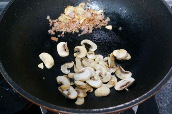 蒜香奶酪汁荞麦面