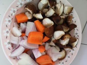 香菇炖鸡腿肉