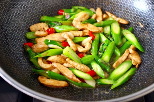 芦笋鸡肉条小炒