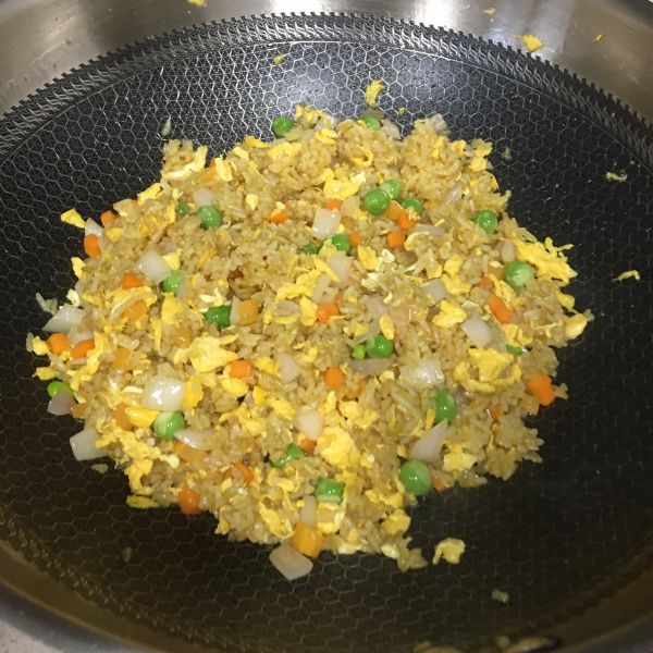 鲜蔬咖喱蛋炒饭