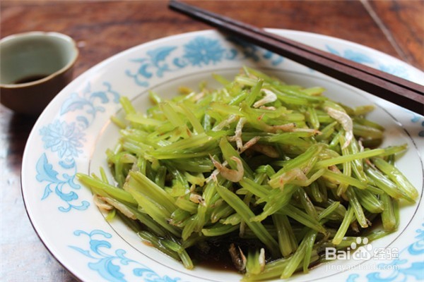 凉拌芹菜的做法